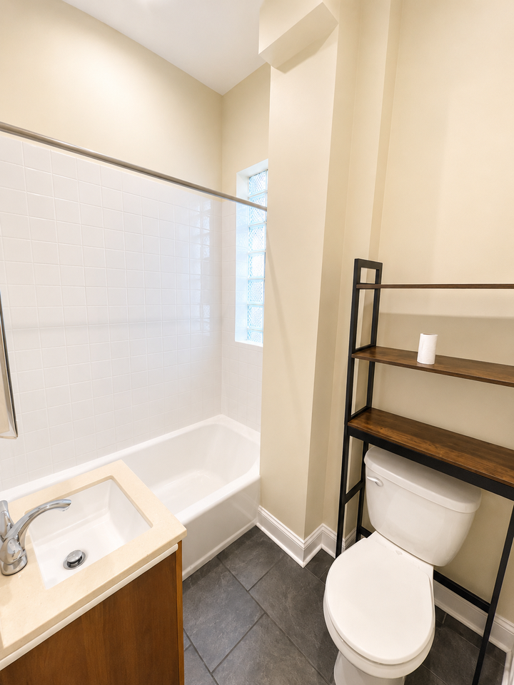 1411 West Erie Street ##3M - Photo 4 of 5