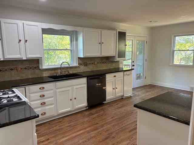 5525 Perry Ln #1 - Photo 5 of 9