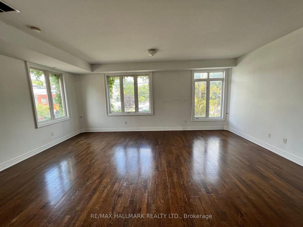 215 Heward Avenue - Photo 4 of 14