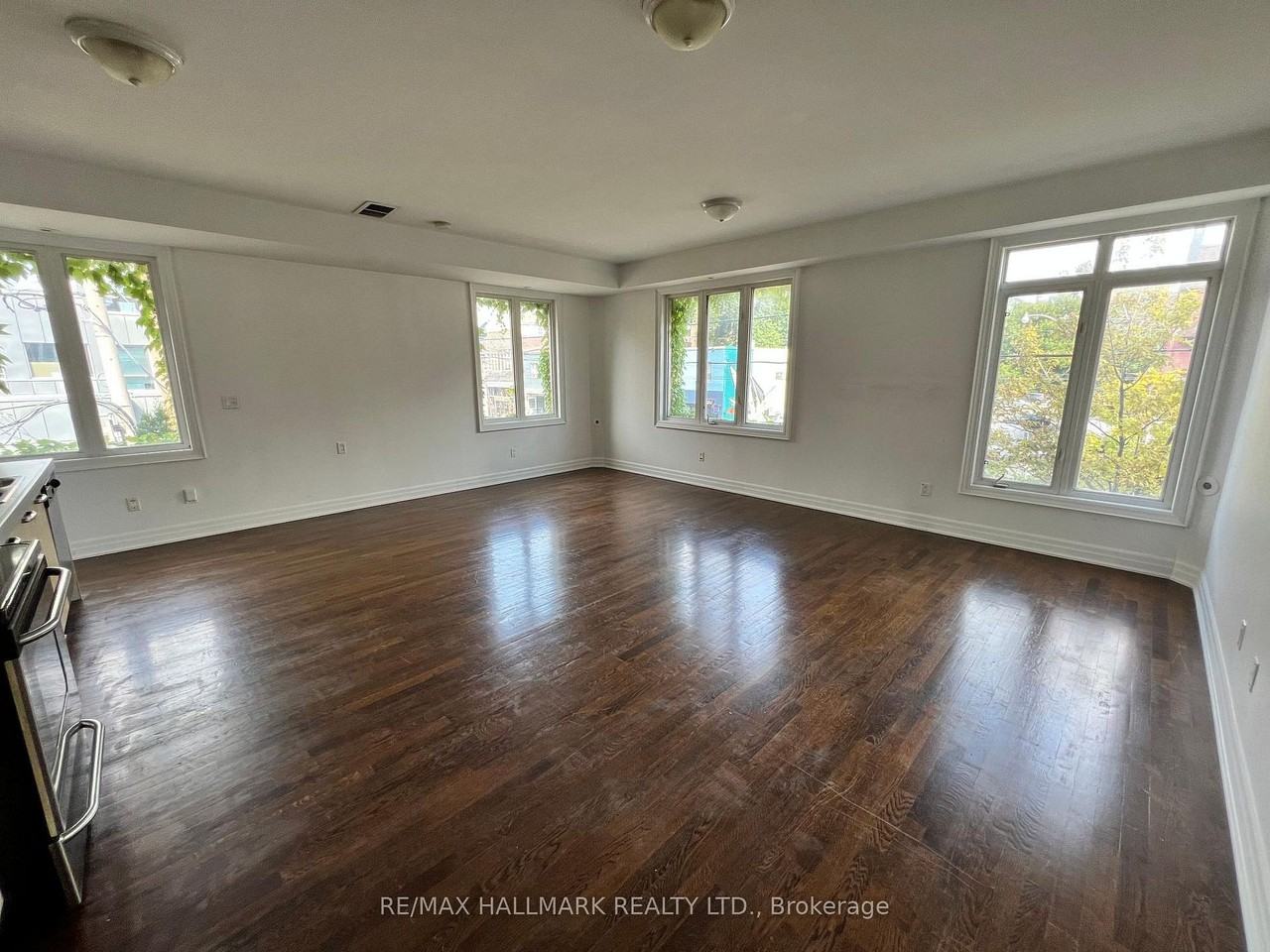 215 Heward Avenue - Photo 5 of 14