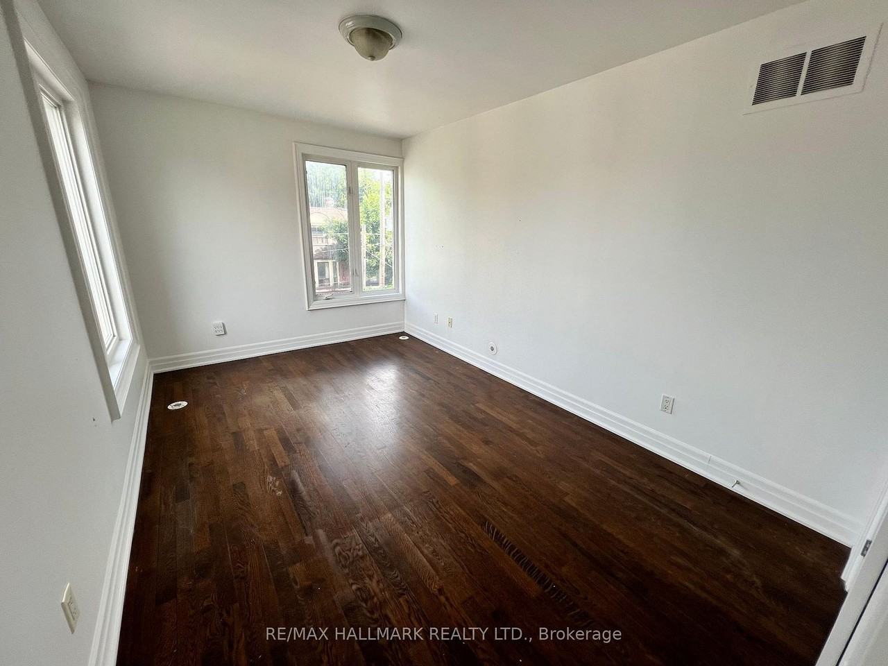 215 Heward Avenue - Photo 7 of 14