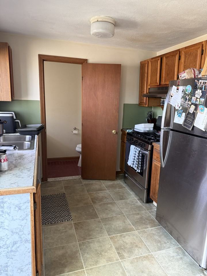 2911 Warwick Ave #1 - Photo 3 of 5