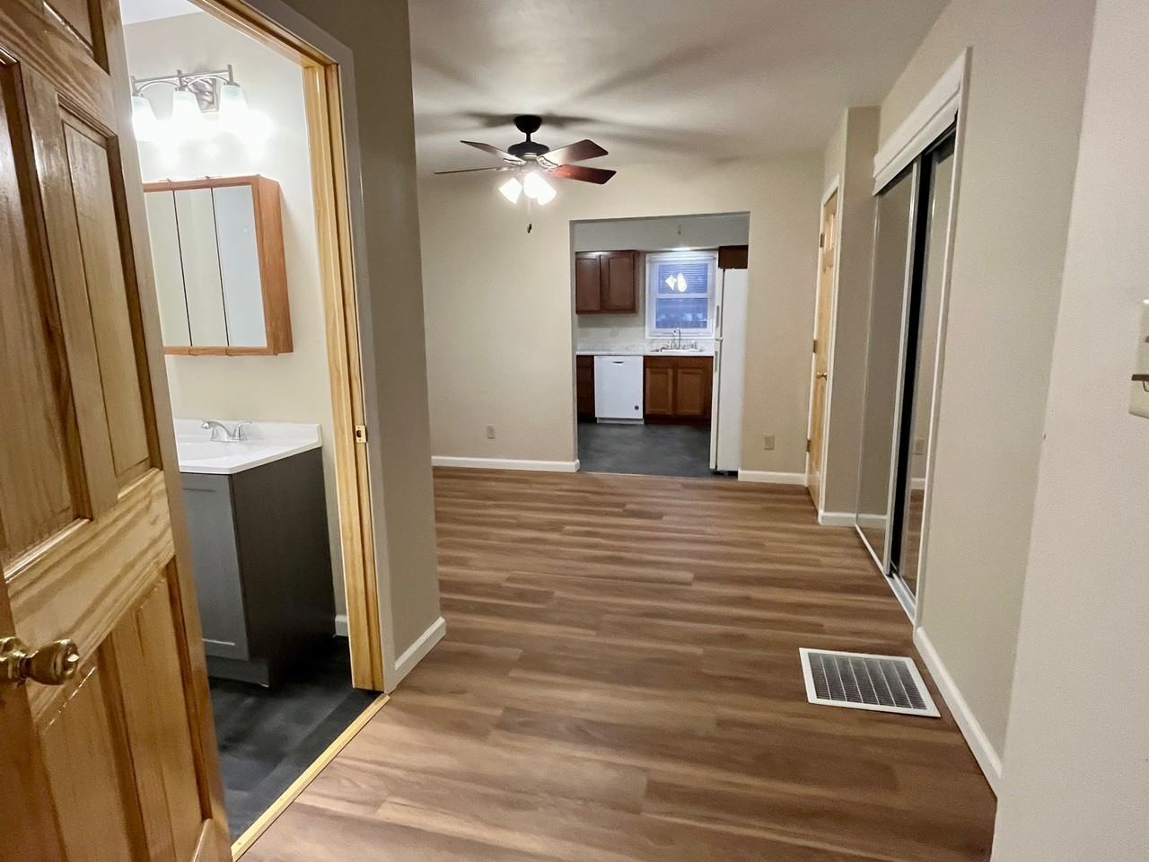 220 E Allen St #A - Photo 3 of 11