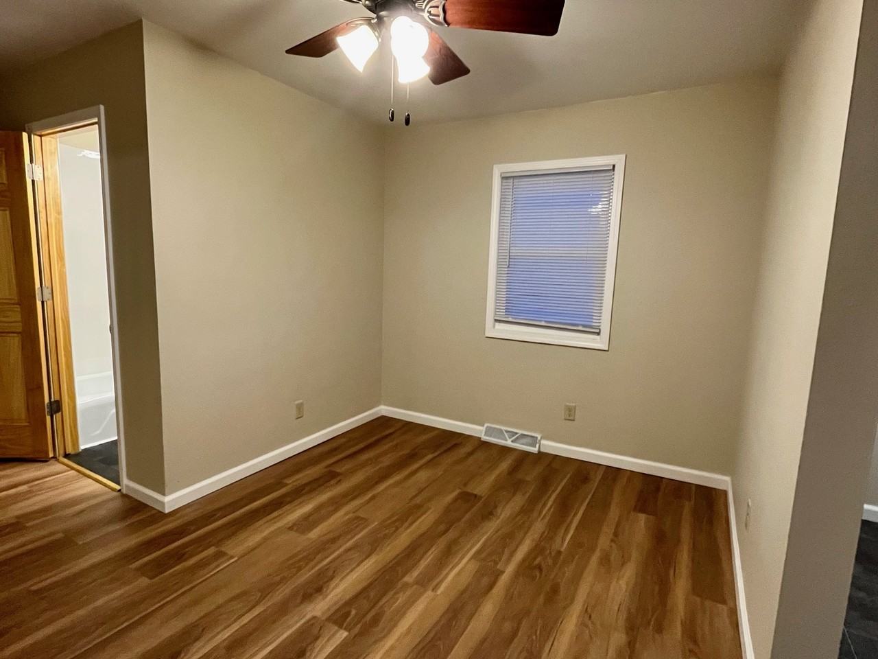220 E Allen St #A - Photo 6 of 11