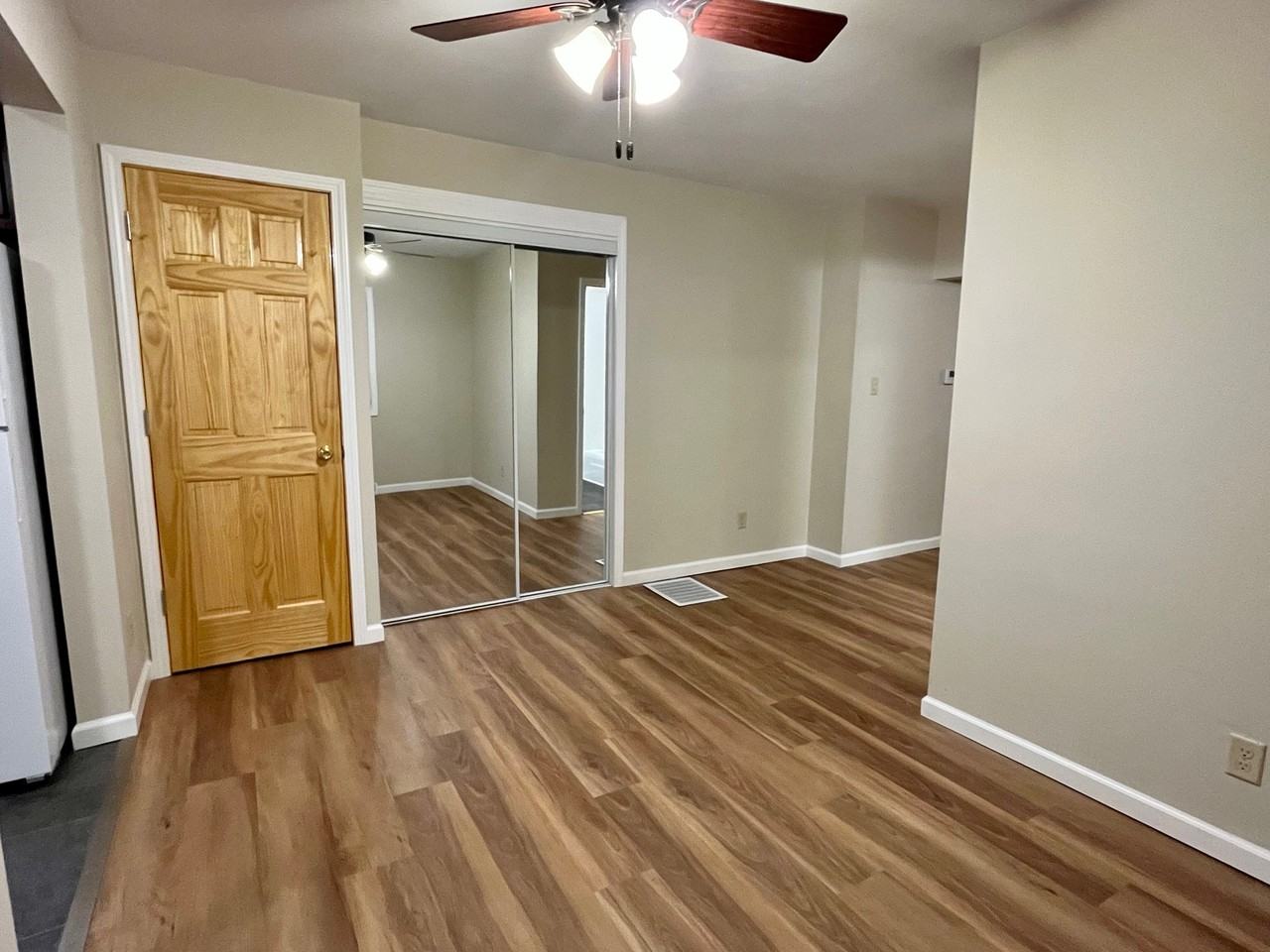220 E Allen St #A - Photo 7 of 11