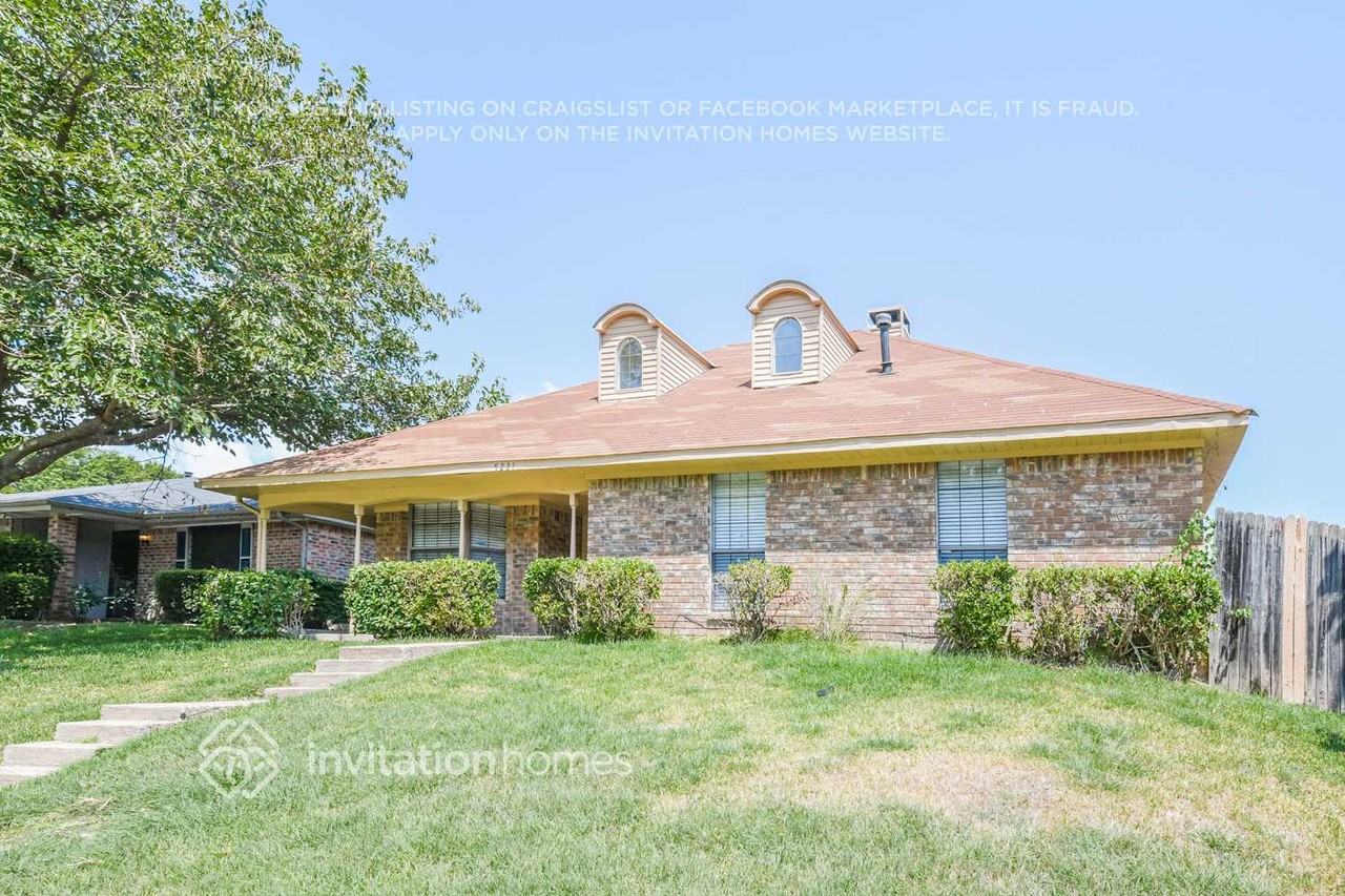 5221 Hollow Bend Ln - Photo 3 of 20