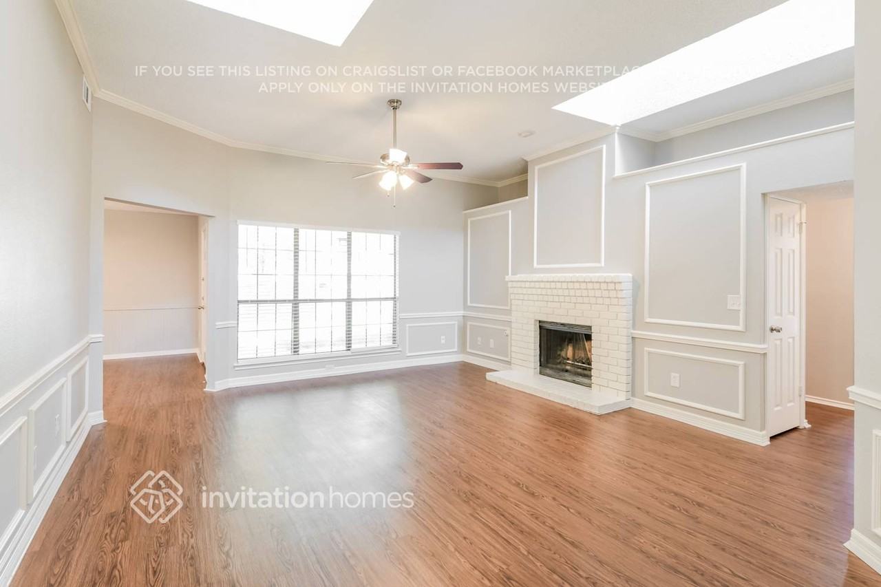 5221 Hollow Bend Ln - Photo 4 of 20