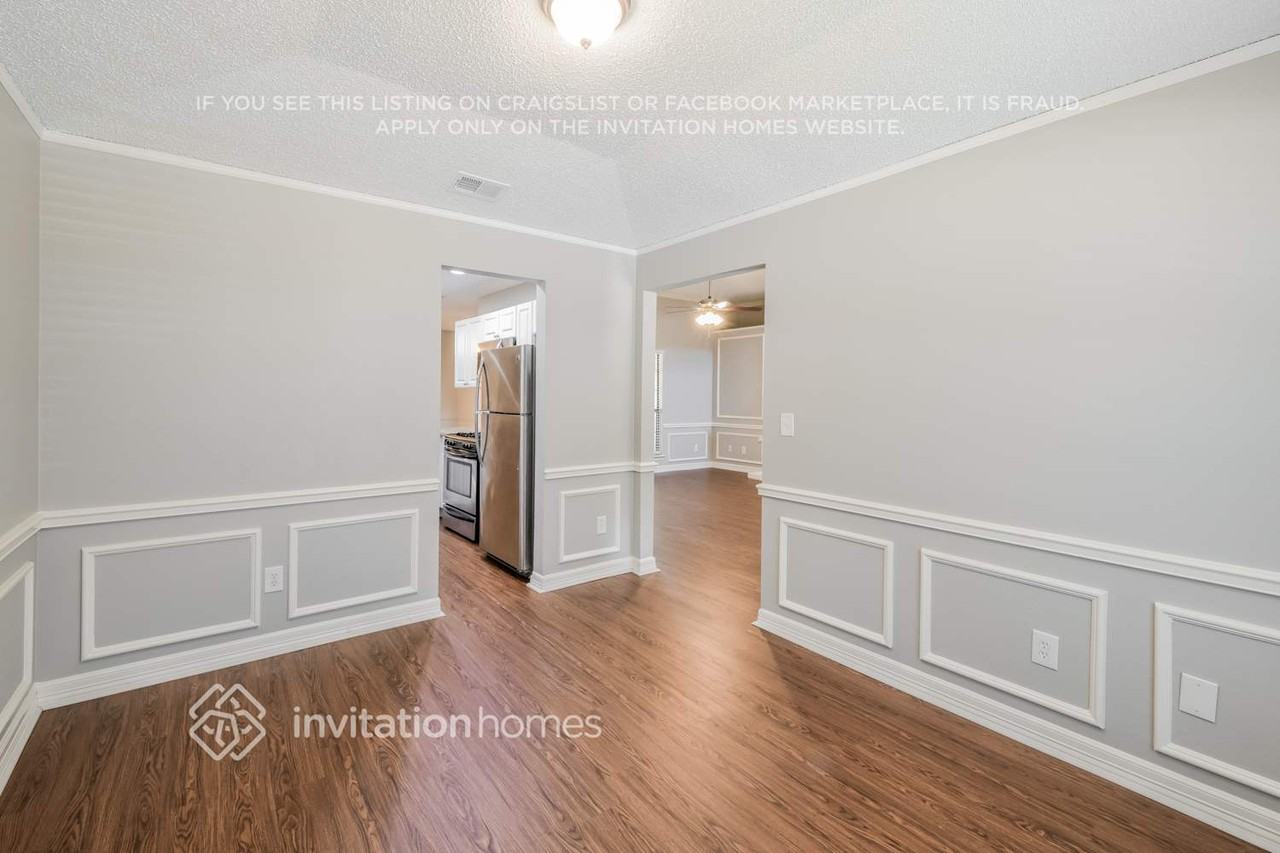 5221 Hollow Bend Ln - Photo 7 of 20