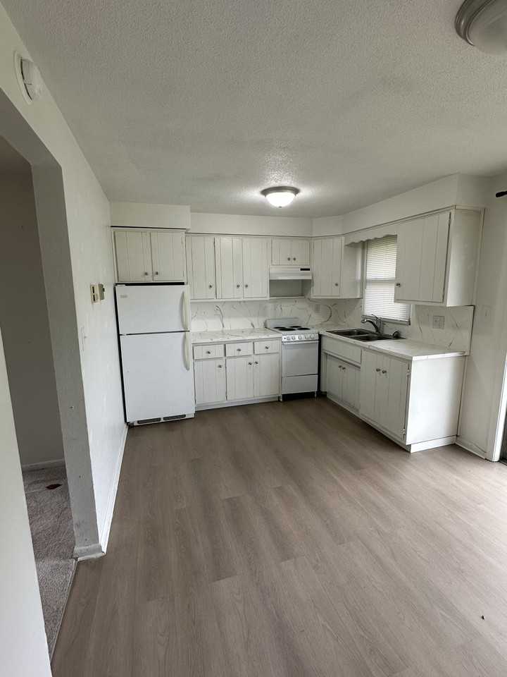 515 Coventry Dr #515 - Photo 4 of 11