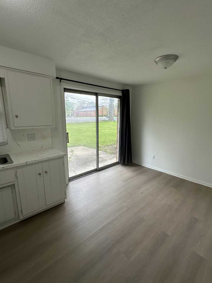 515 Coventry Dr #515 - Photo 5 of 11