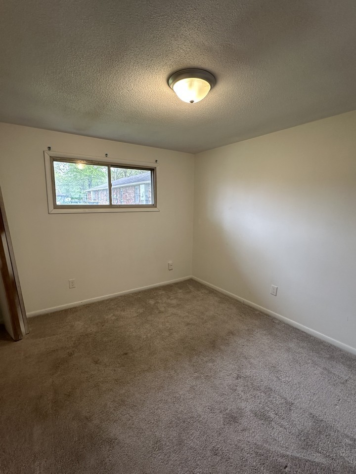 515 Coventry Dr #515 - Photo 6 of 11