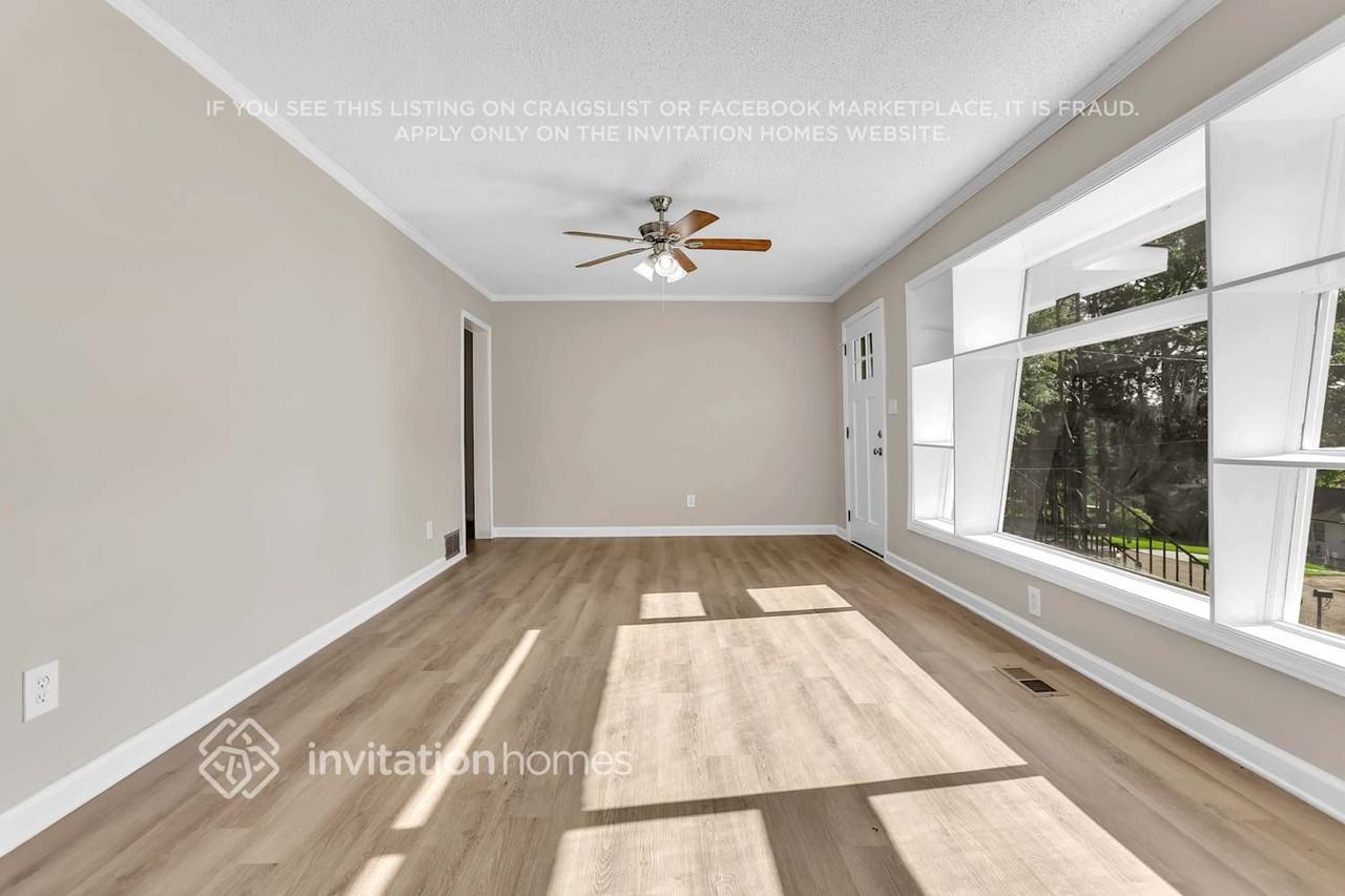 1959 Laurel Ln - Photo 2 of 12