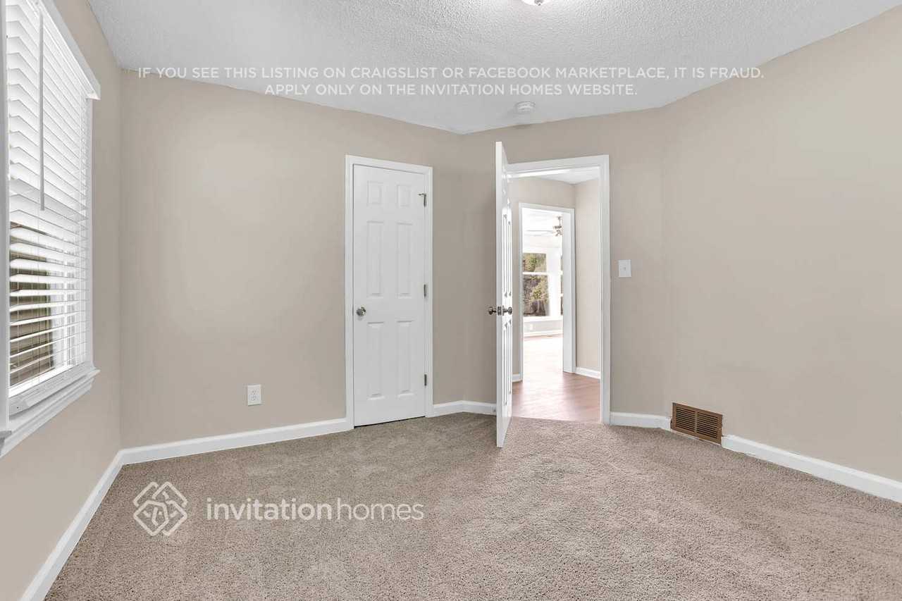 1959 Laurel Ln - Photo 7 of 12