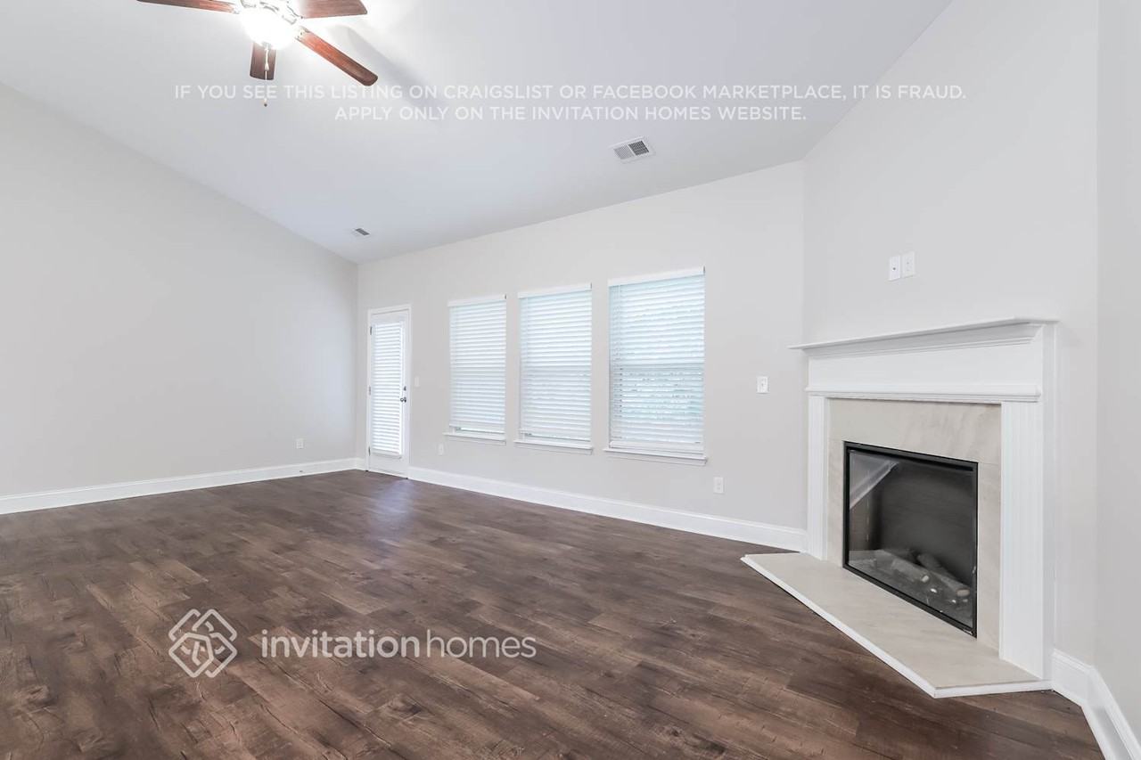 245 Angela Ln - Photo 3 of 19