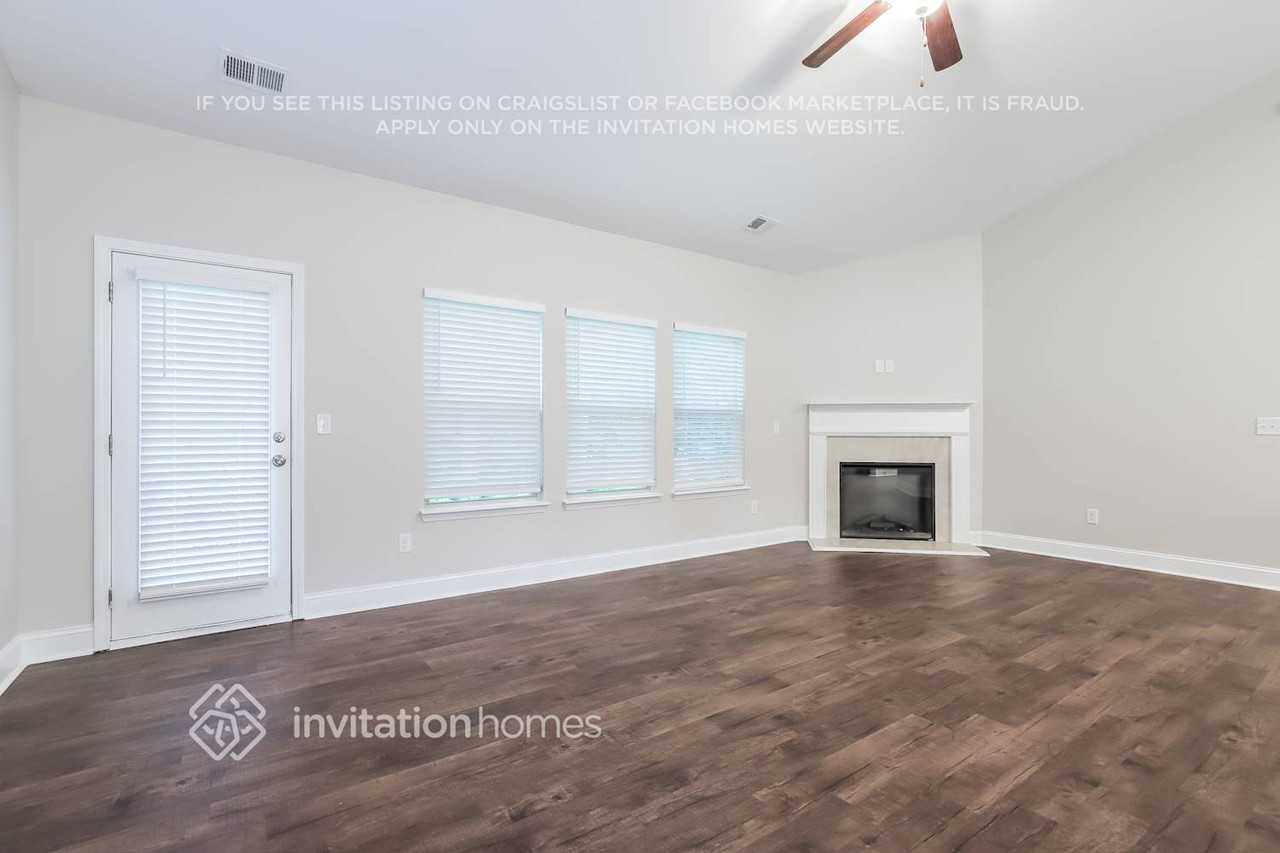 245 Angela Ln - Photo 4 of 19