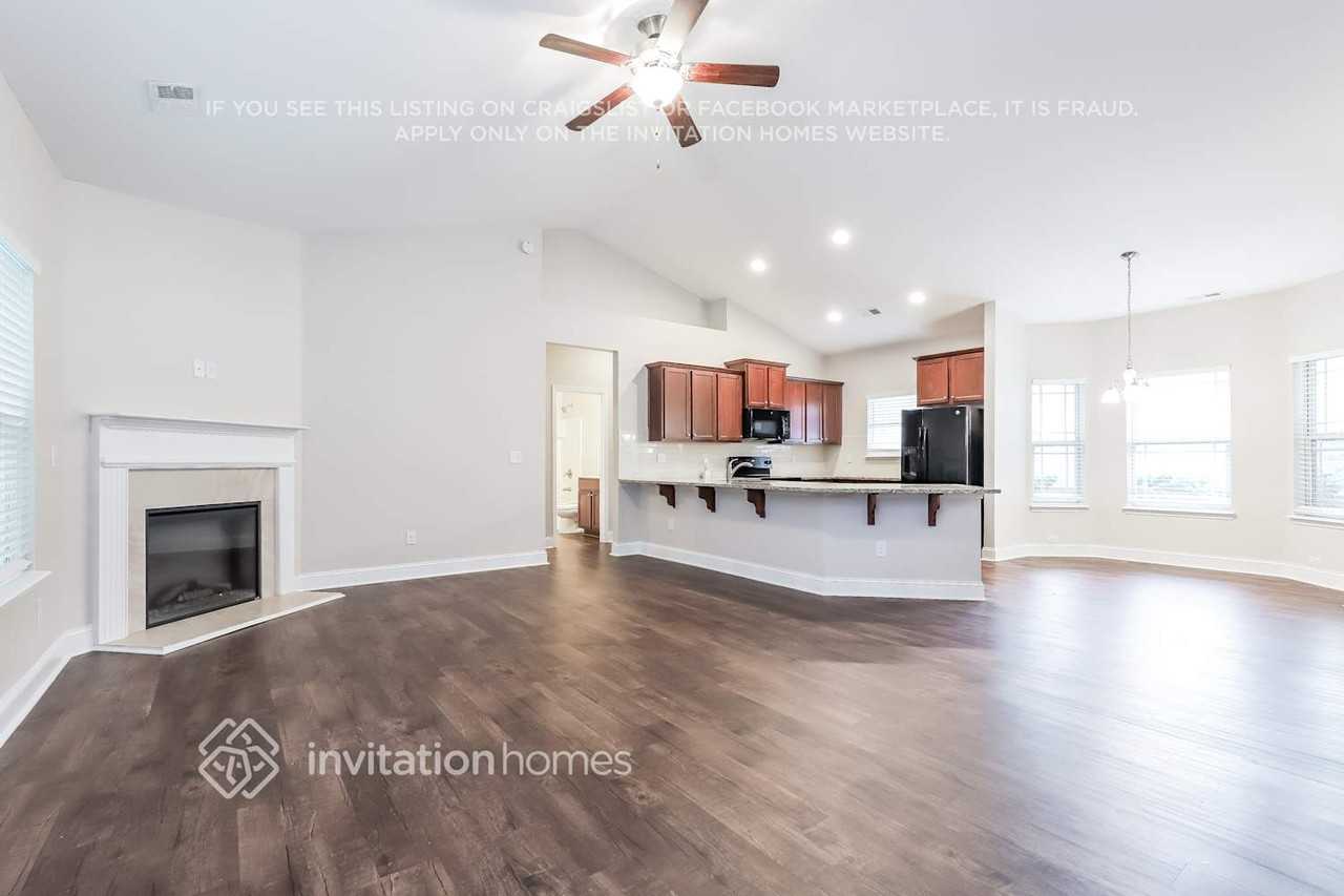 245 Angela Ln - Photo 5 of 19
