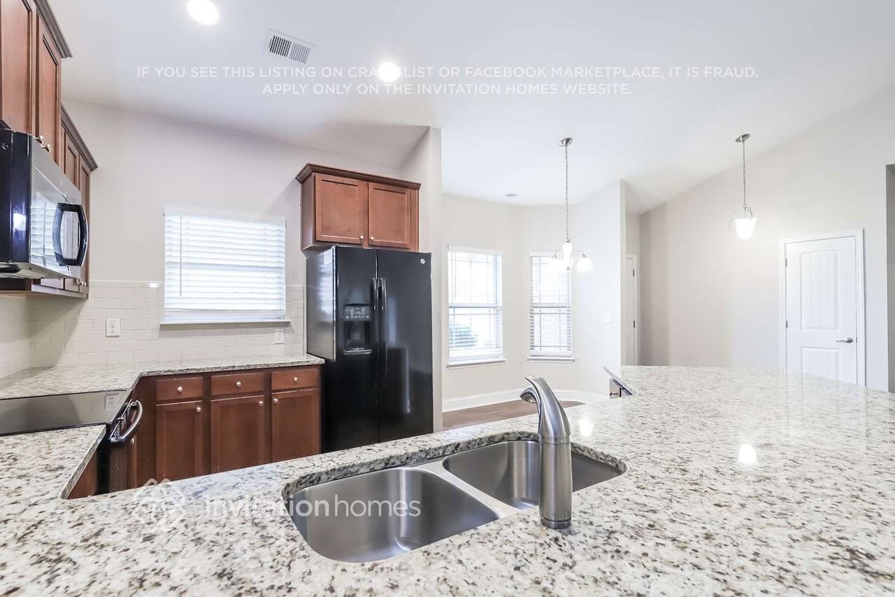 245 Angela Ln - Photo 7 of 19