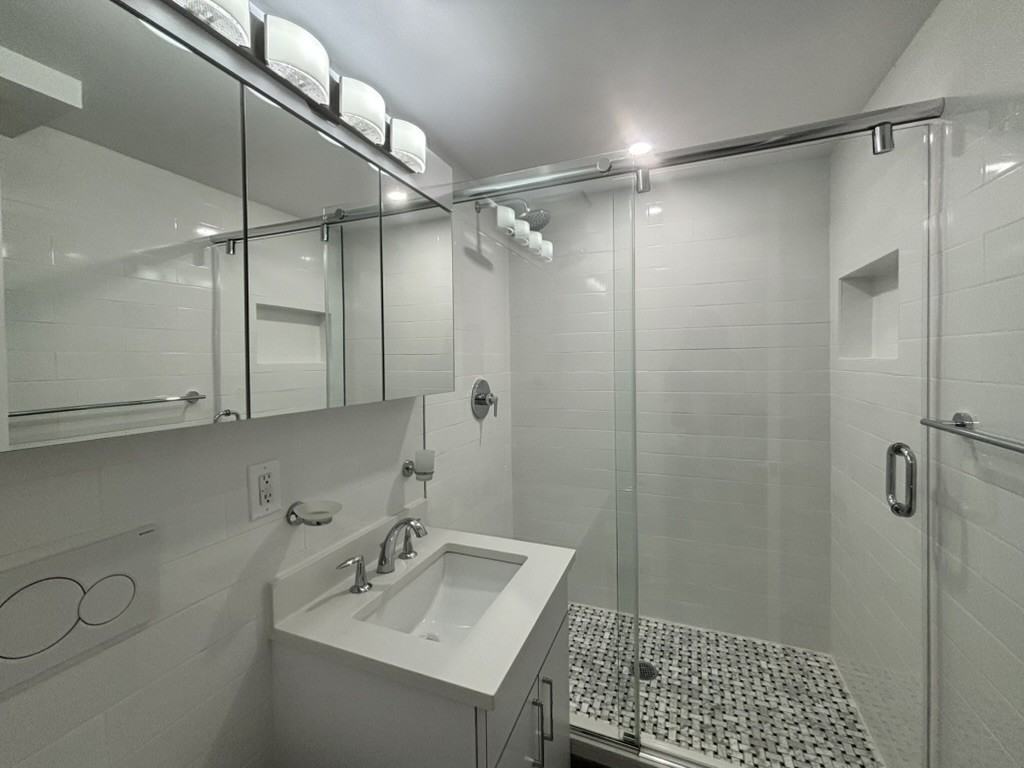 145 East 16th Street #3X - Photo 4 of 4