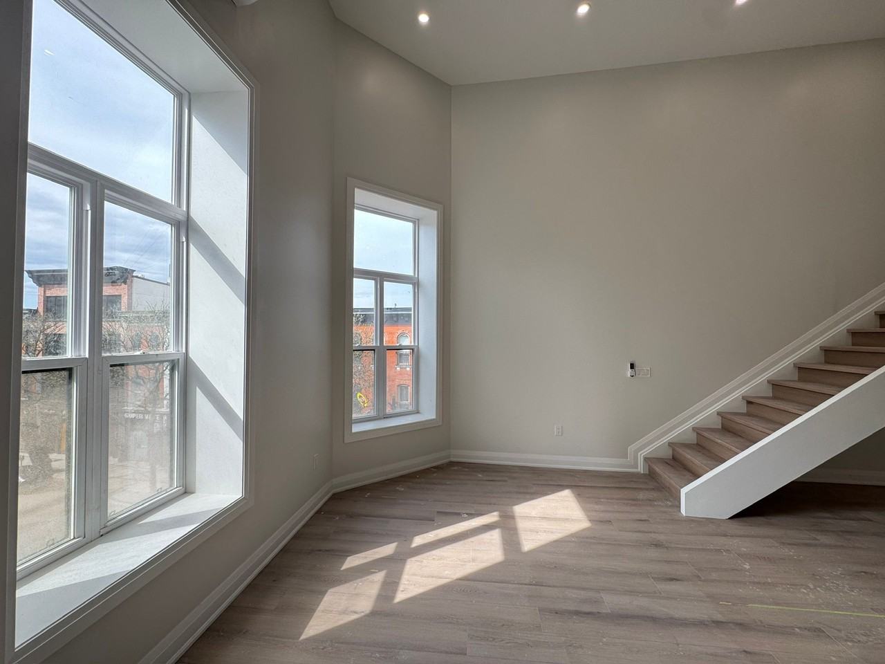 208 KING ST E - Photo 4 of 17