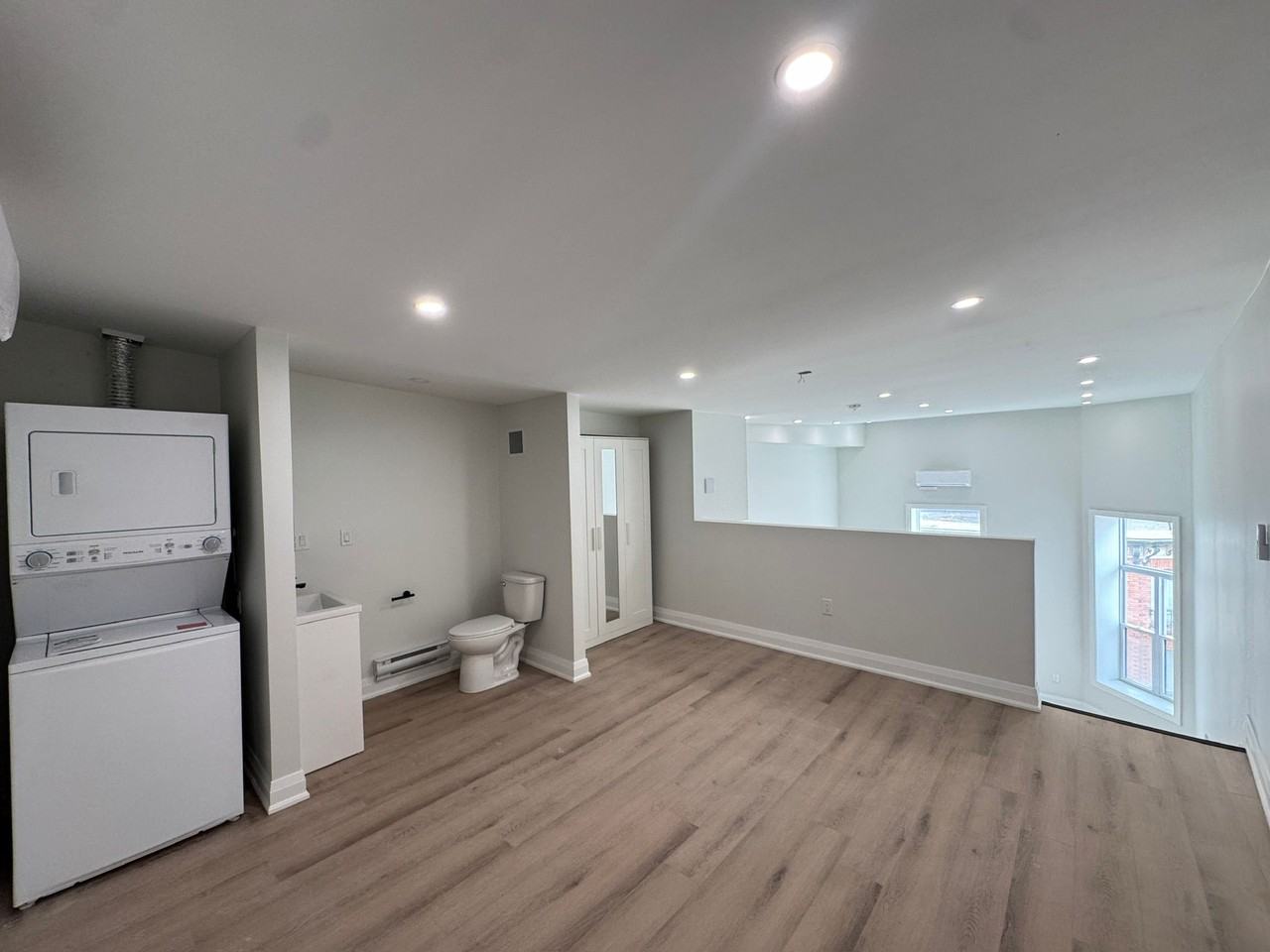 208 KING ST E - Photo 7 of 17