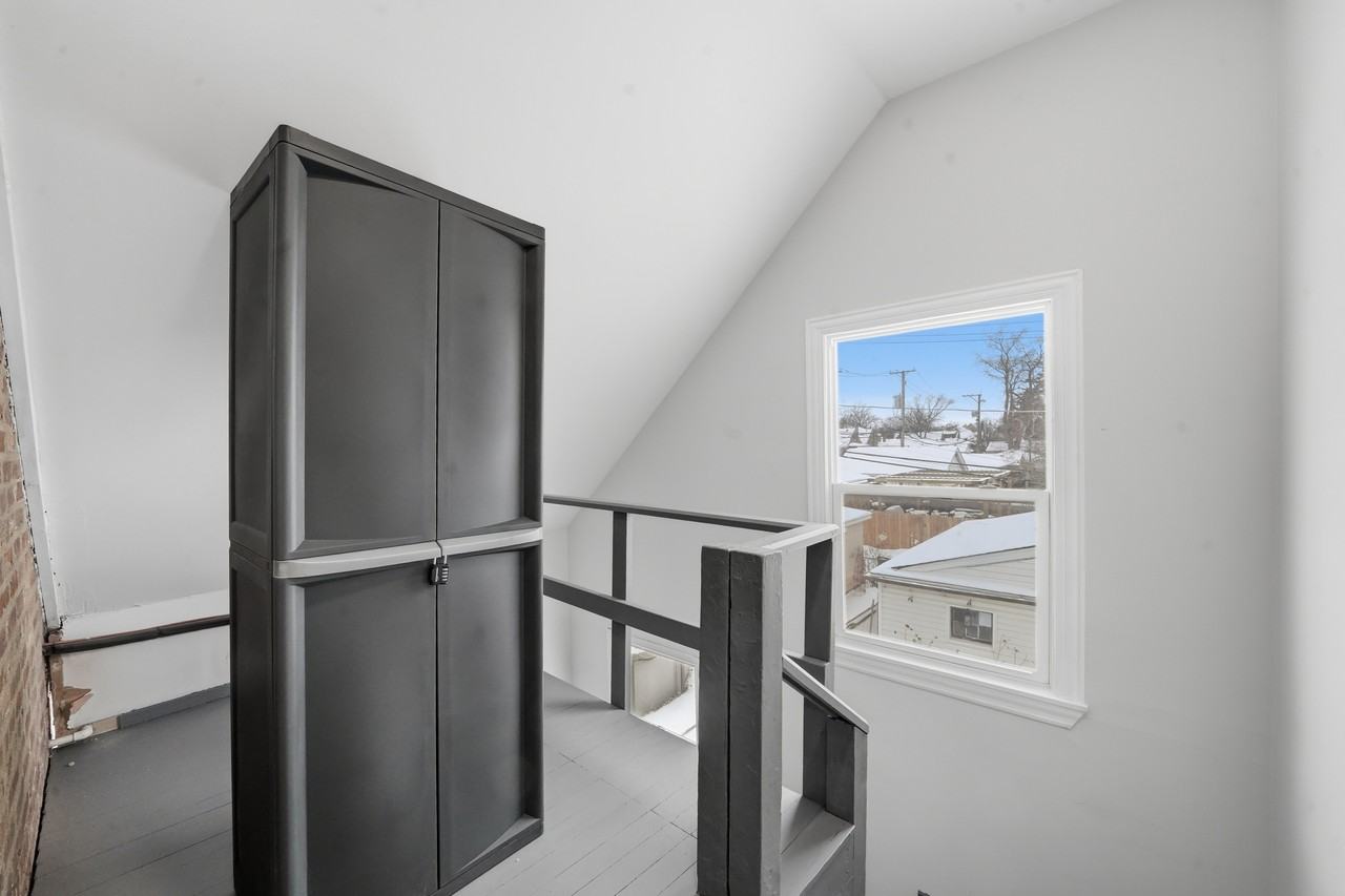 6640 W Foster Ave #2 - Photo 2 of 14