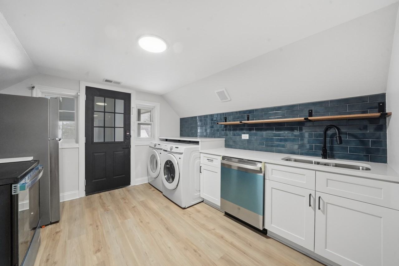 6640 W Foster Ave #2 - Photo 5 of 14