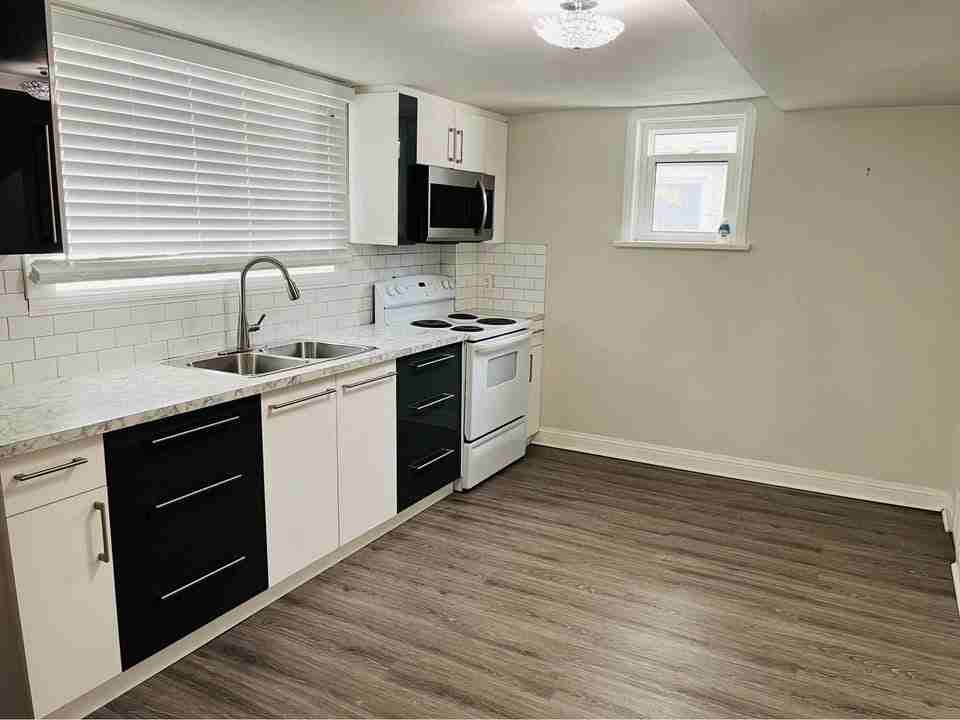 37 Hespeler Ave #2 - Photo 6 of 10