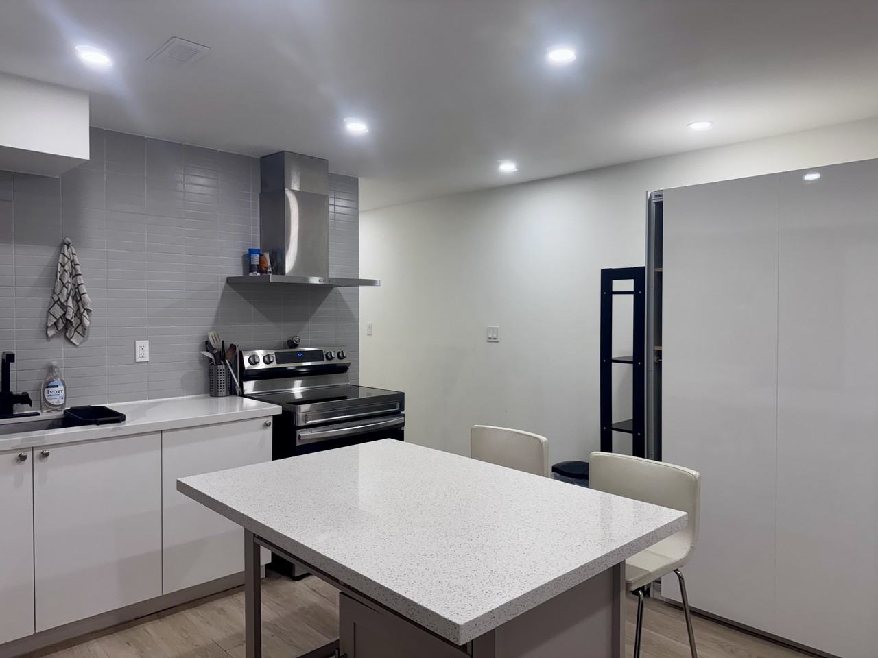 910 St Clarens Ave - Photo 2 of 12
