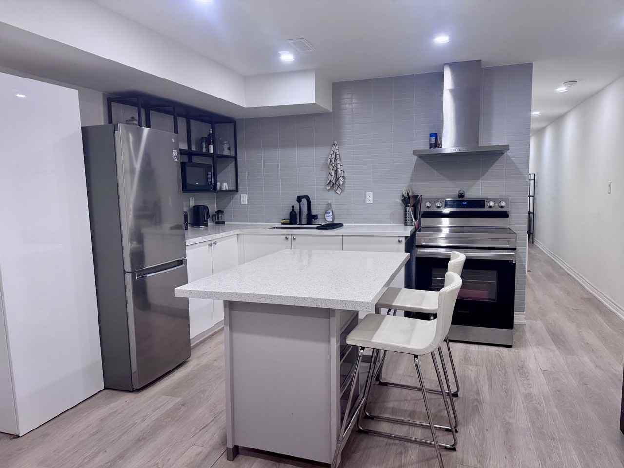 910 St Clarens Ave - Photo 4 of 12