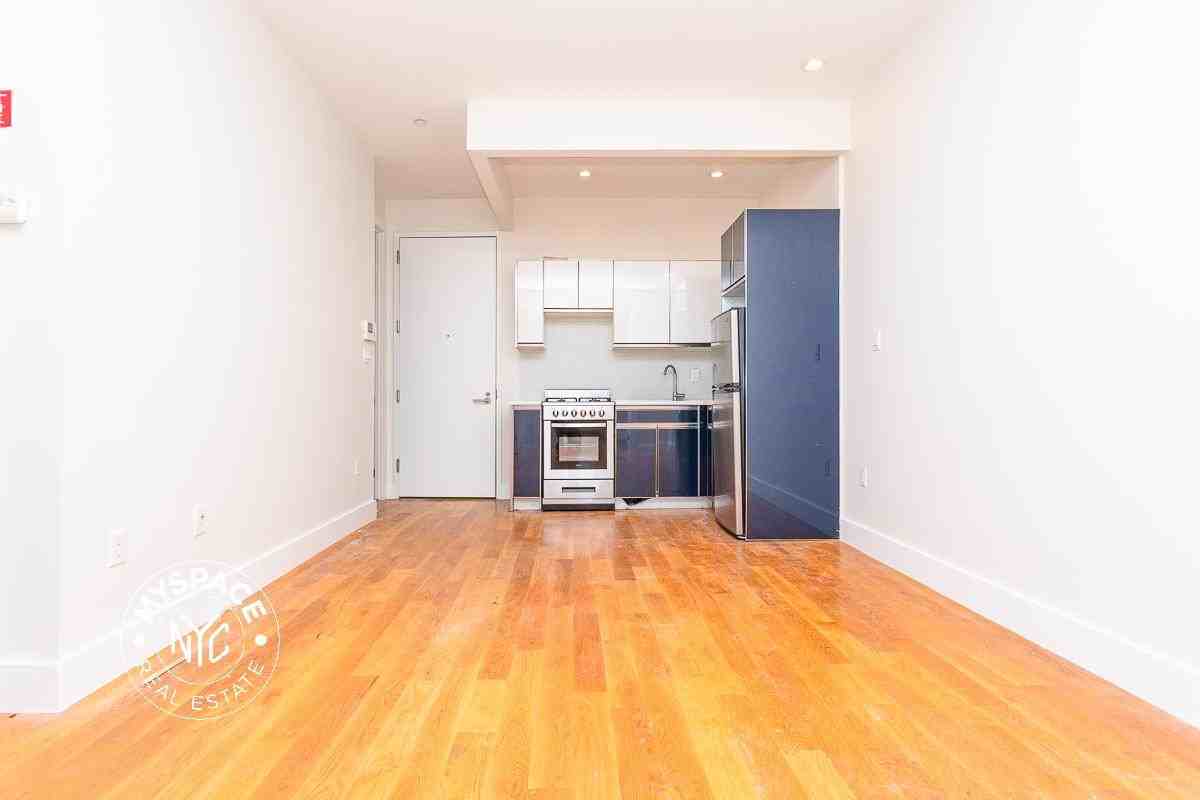 751 Dekalb Ave #1R - Photo 7 of 10