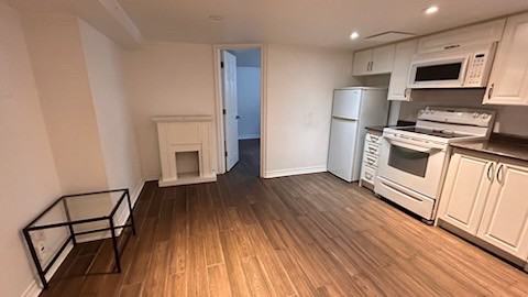 2099 Avenue Road - Photo 3 of 12