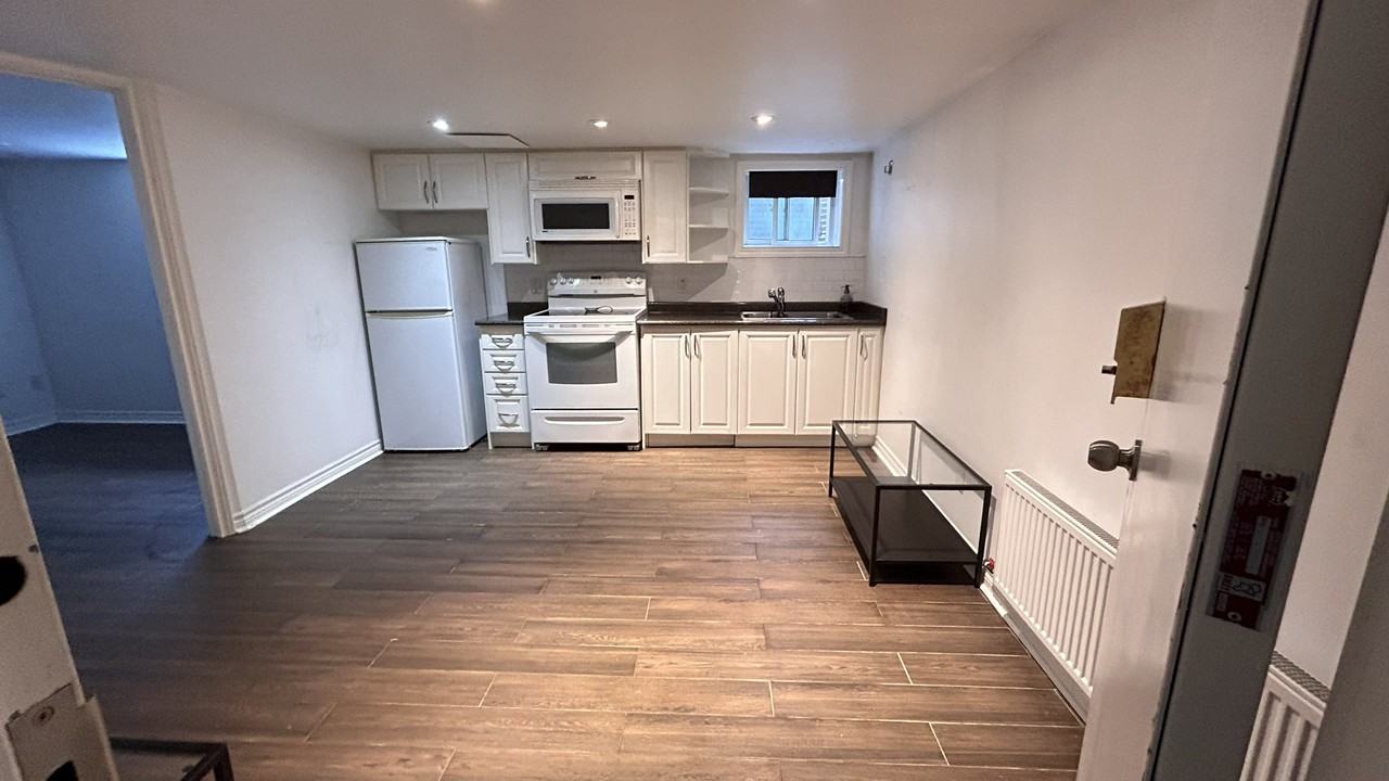2099 Avenue Road - Photo 5 of 12