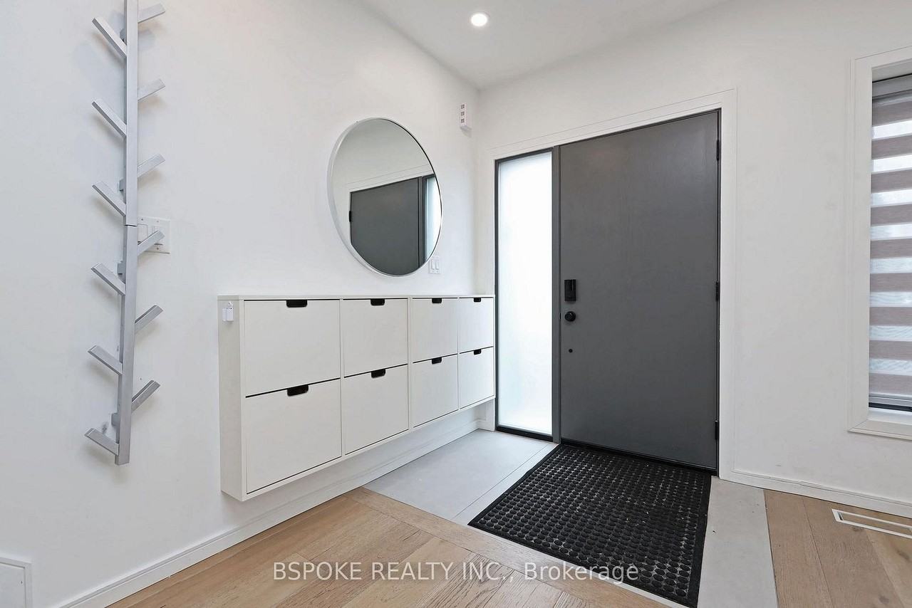 707 Mortimer Avenue - Photo 3 of 27