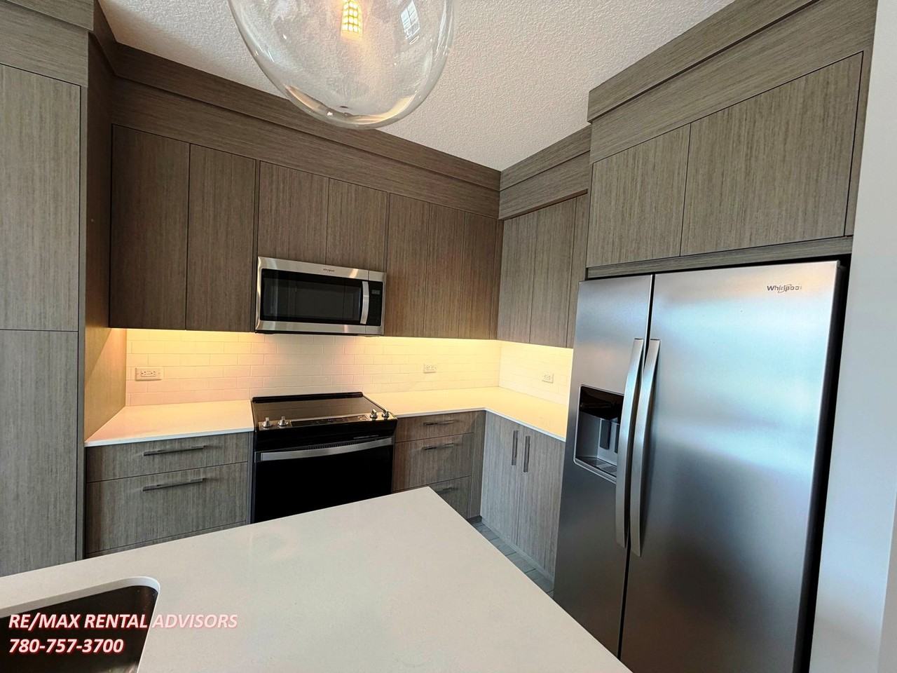 63 Corner Glen Cres Ne - Photo 3 of 12