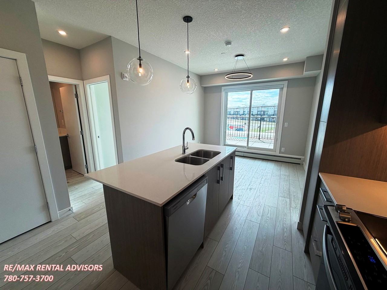 63 Corner Glen Cres Ne - Photo 4 of 12