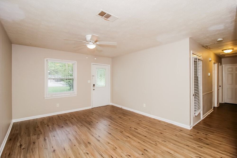 6325 Wellington Way - Photo 5 of 17