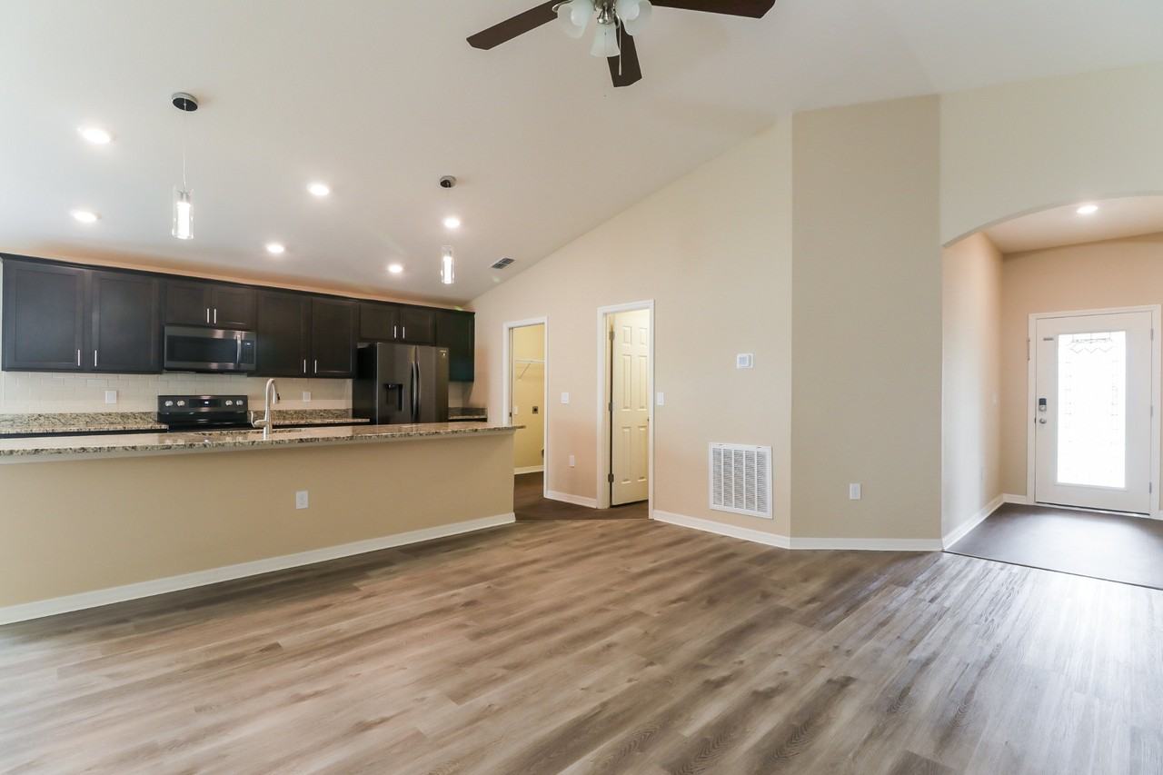 6784 Hanworth Ln - Photo 5 of 19