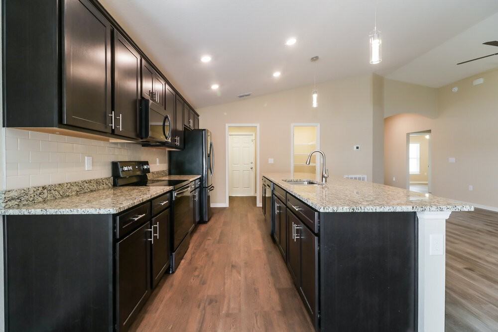 6784 Hanworth Ln - Photo 7 of 19