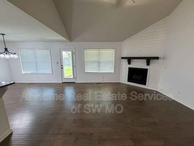 4226 S Rome Ave - Photo 2 of 17