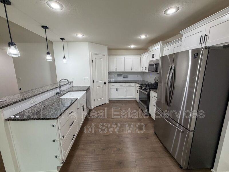 4226 S Rome Ave - Photo 3 of 17