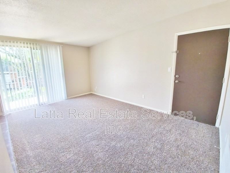 12408 E 40th St S #F - Photo 3 of 8