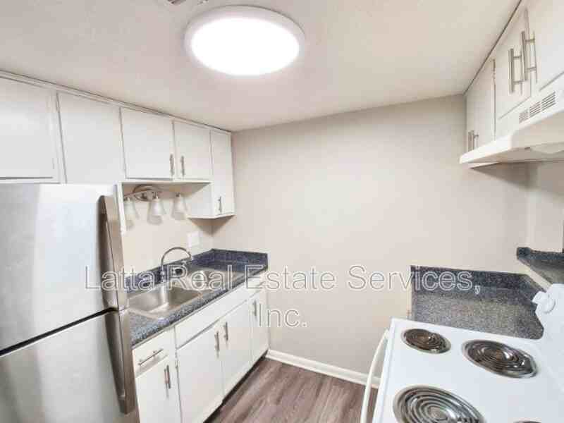 12408 E 40th St S #F - Photo 5 of 8