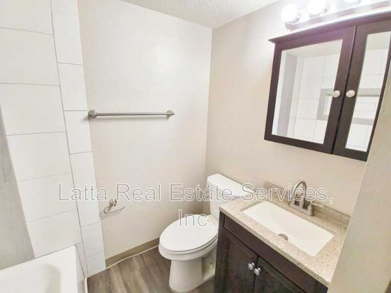 12408 E 40th St S #F - Photo 7 of 8