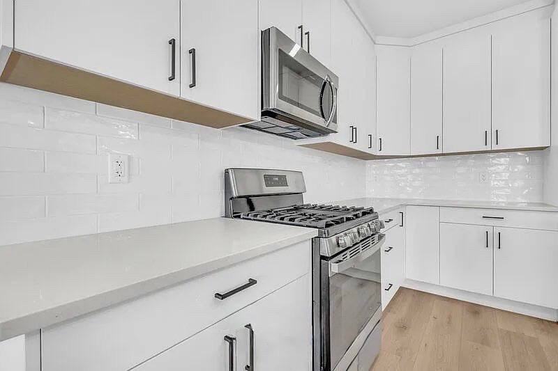 10504 151 St NW - Photo 6 of 18