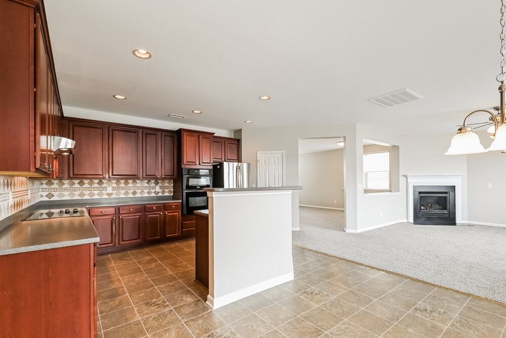 304 Edgecroft Way - Photo 5 of 17