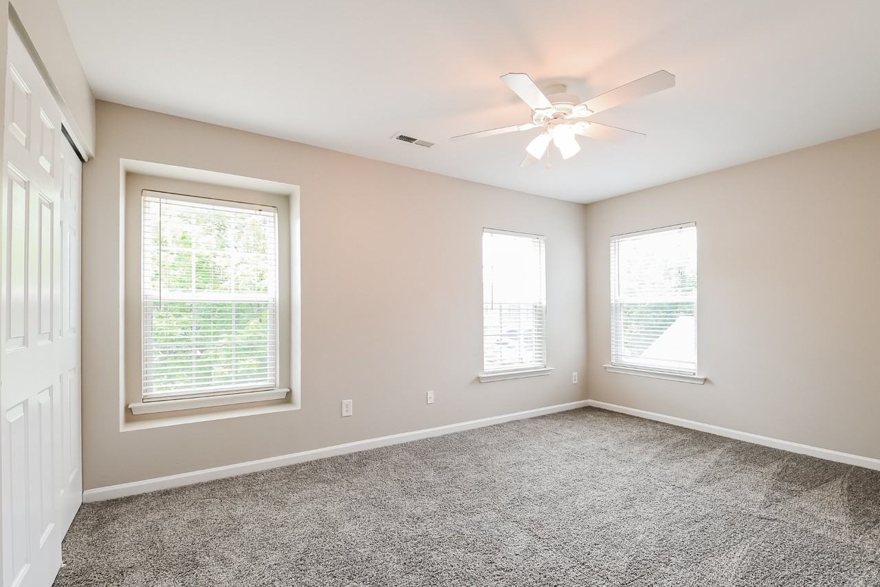 304 Edgecroft Way - Photo 7 of 17