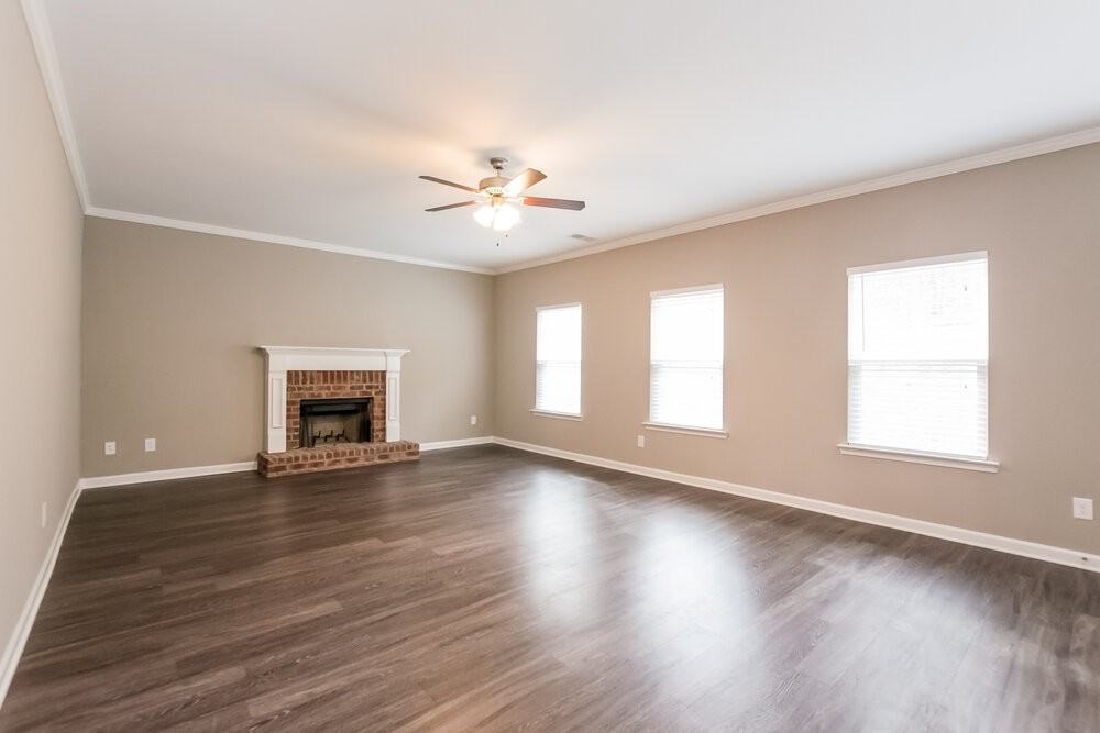 466 Fieldcrest Dr - Photo 4 of 17