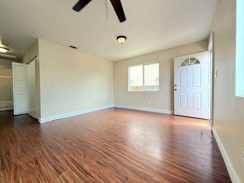 844 W 54th St - Photo 3 of 14
