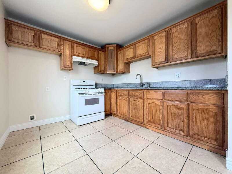 844 W 54th St - Photo 4 of 14
