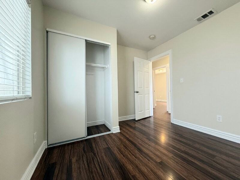 844 W 54th St - Photo 5 of 14